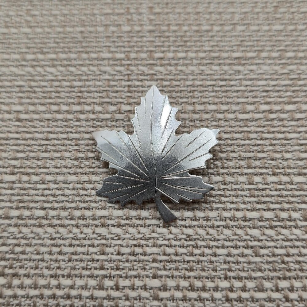 Sterling Silver Canadian Maple Leaf Pin Brooch A4666